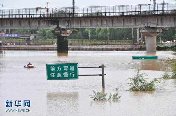 #（生态）（2）北京暴雨京港澳高速部分路段积水严重